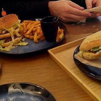 Matcha latte, Dagobert et burger frites bbq sauce at Lucifer Lives in Brussels