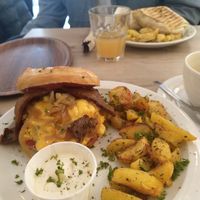 the hangover brunch bagel with scrambled v'egg, seitan bacon, caramelized onions & melted cheddar at Lucifer Lives in Brussels