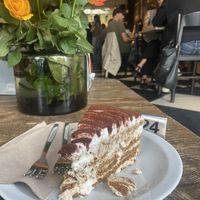 Tiramisu für 6 Euro. Cremig. Viel zu viel Amaretto Aromat.   at Lucifer Lives in Brussels