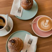 They offer the delicious pastry ‚krafin‘- which is croissant x muffin filled with different flavors like raspberry, pistachio, walnut, peanut or chocolate. Definitely recommend at SĪTÚ Coffee & Tea in Prague