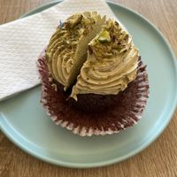 Pistácie cupcake  at SĪTÚ Coffee & Tea in Prague