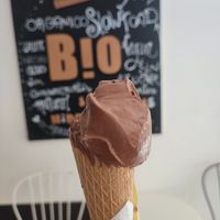 Helado vegano de chocolate at La Delizia in Conil De La Frontera
