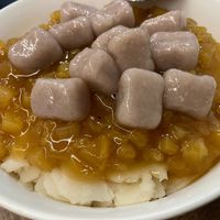 Pineapple and taro balls over sugarcane sheet ice (鳳梨芋圓蔗片冰) at Ā Bà の Yù Yuán 阿爸の芋圓 in New Taipei City