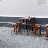 Seats outside  at Běn SùShí Tang  本素拾堂 in Dali