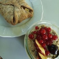 Veganes Frühstück: Leckere Apfeltasche und Birchermüsli at bedda in Freiburg