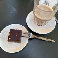 Vegan bites chocolate and pistachios and latte chai with oat milk   at DeDAKKAS in Haarlem