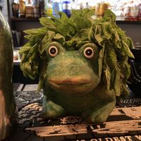 Frogs everywhere :) at Kermeet Bar קרמיט בר in Ramat Gan