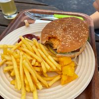 veganer burger (schon angeknabbert von hungry vegan) at Moni's Eck in Techendorf