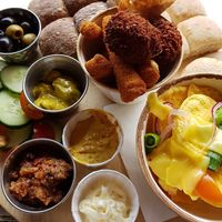 Vegan borrelplankje at Zus en Zo in Steenwijk