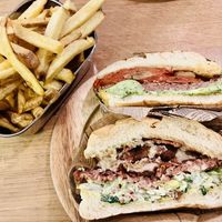 Arlette & Guizer burgers   at Les Tontons Veg in Paris