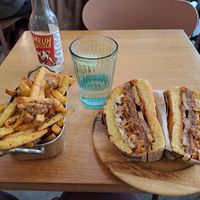 Le Cebolla Dream with Herbes de Provence fries at Les Tontons Veg in Paris