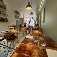 Place at Les Tontons Veg in Paris