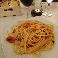Spaghetti con pomodorini, muddhrica e peperoncino at Osteria Le Volte  in Lecce