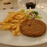 Hamburger di legumi con patate e insalata at Osteria Le Volte  in Lecce