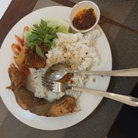 Pecel Lele??? Gokil sih. Aku yang puluhan tahun gagal vegan akhirnya nemu menu satu ini dan rasanya endulita. "PECEL L" nya LN wajib kaliann coba. at LN Fortunate Coffee in Mengwi