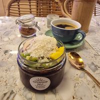 This is the large loaded Acai bowl at Superfood Deli - Maria Theresien in Vienna