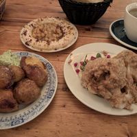 Kartoffel, Hummus und Blumenkohl at Cafe Pilz in Berlin