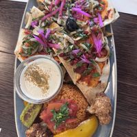 Mezze Menü Hauptspeise mit Fleisch Ersatz unten dran  at Mont Liban in Bern