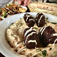 Hummus mit Falafel🧆 und Hackpommes at Dominion Food Revolution in Frankfurt