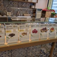 Vegan selection at Gelab Gelateria in Como