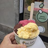 Cioccolato, passione e frutti di bosco at Gelab Gelateria in Como