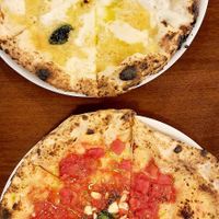Pizza Marinara (vegan) and Pizza Margherita Giallo (vegetarian) at Pizzaria Marione 마리오네 in Seoul