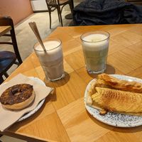 Chai latte chocolate and Matcha latte with cake at Seed in Luxembourg City
