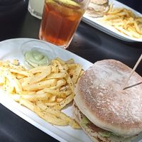 Tempeh burger with fries and vegan herbs mayo at Hamburgueria do Bairro - Restelo in Lisbon