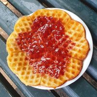 Rasberry waffle at Haralds Vaffel in Oslo