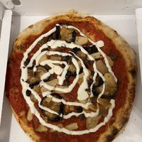 Pizza with mushrooms, olives, aubergines, vegan stracchino  at 85 pizza in Milan