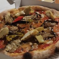 I added my own artichokes here at Dieci Pizza - Servette in Geneva