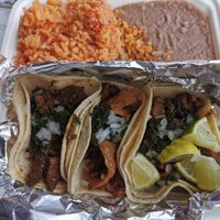 Street tacos with vegan carnitas and vegan asada at Gordos Mexican Food in Waialua