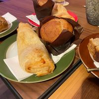 Apfel im Schlafrock and banana spelt muffin at Wagner in Passau