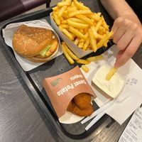 Pretty nice vegan fast food for a fair price, the sweet potato Nuggets were really good!😄  at Frituur Franky in Oostende