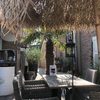 Outside seating at Gewoon Bij Roon in Castricum