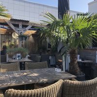 Outside seating at Gewoon Bij Roon in Castricum