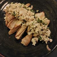 Geoorsterde pastinaak met hazelnoot/tofu crumble at Vangroenten in Hasselt