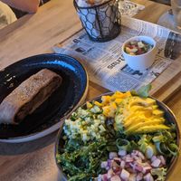 Wellington in red wine sauce & Veggie poke bowl at D'n Burgemister in Veldhoven