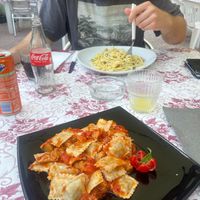 Vegan carbonara and vegan ravioli at Pizzaria Peperetta Dispetusa in Imperia