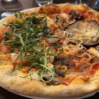 Pizza vegetariana con mozzarella di riso  at Pizzaria Peperetta Dispetusa in Imperia