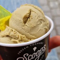 Bolletje pistache-ijs at Scoops in Breda