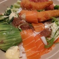 Bowl with tuna, lemon shrimp and more at Vegan Sushi Express in Rotterdam