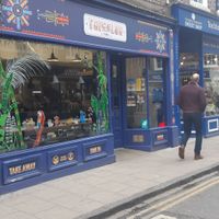 Tricolor por fuera. Tiene una planta arriba con mesas donde sentarse a comer at Tricolor in York