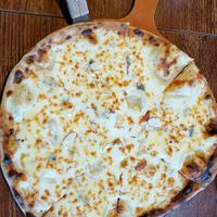 Gorgonzola pizza (vegetarian) at Napoline 나폴리네 in Seoul