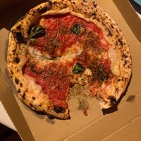 Pizza Marinara at Plant Base in Lisbon