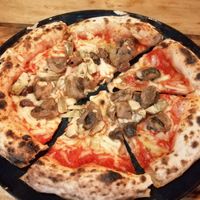 Capricciosa pizza at Plant Base in Lisbon