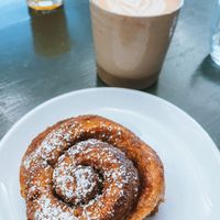 Vegan cinnamon bun & an oat milk latte ☕️   at Yallah Coffee Kiosk in St Ives