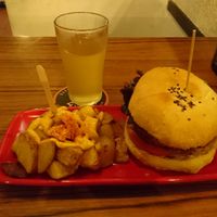 Mexican burger, patatas bravas y sidra at Cat Bar in Barcelona
