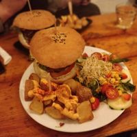 Good and cheap good but very unfriendly at Cat Bar in Barcelona