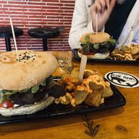 Black Cat Burger 🖤 at Cat Bar in Barcelona